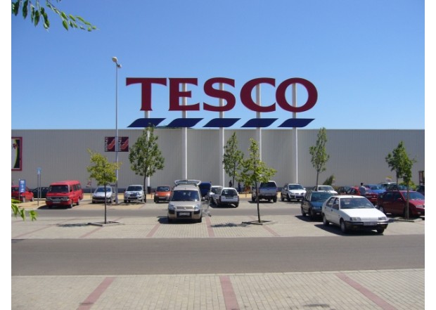 Шефът на Tesco напуска, след като печалбите на компания падат с 92% 