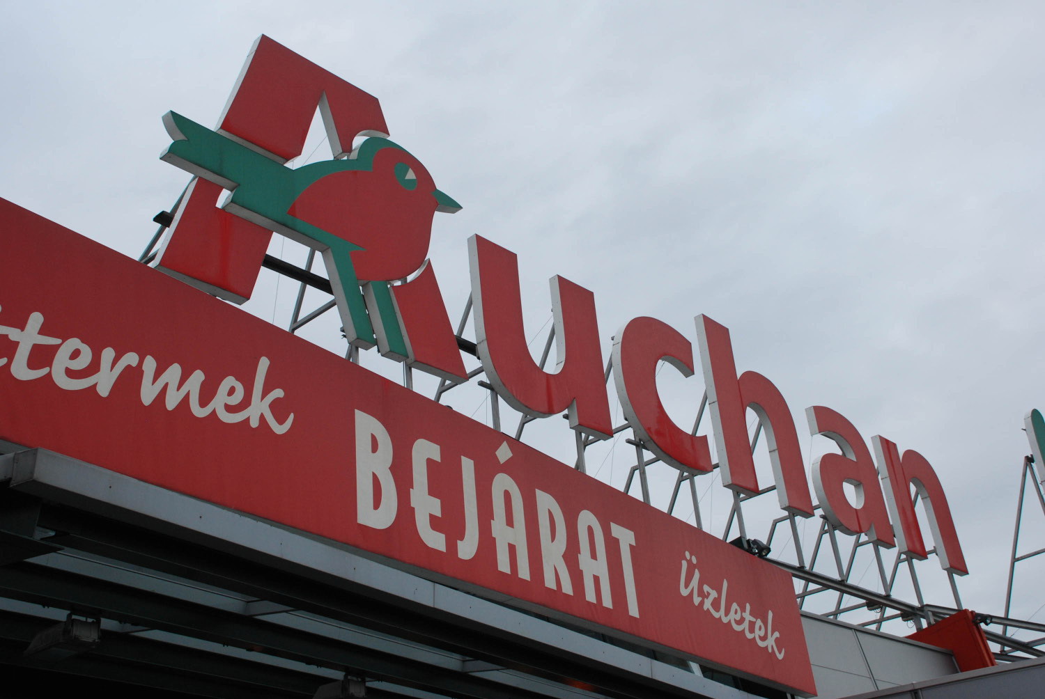 HUNGARY: Auchan sees revenue climb 3% in Hungary