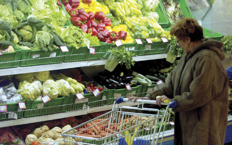 HUNGARY: Government considering to ban Sunday shopping